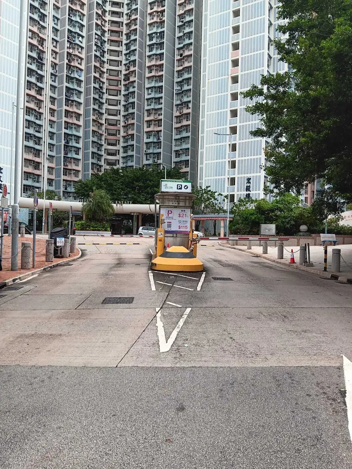 Cheung Wang Car Park parking entrance parking entrance