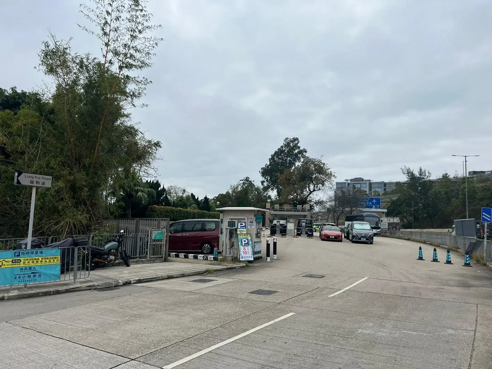 Lung Cheung Road Lookout parking entrance parking entrance