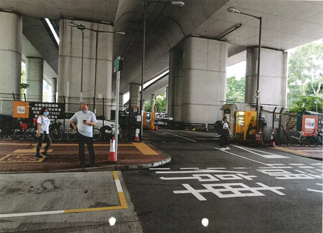 Hoi Kwai Road, Tsuen Wan parking entrance parking entrance